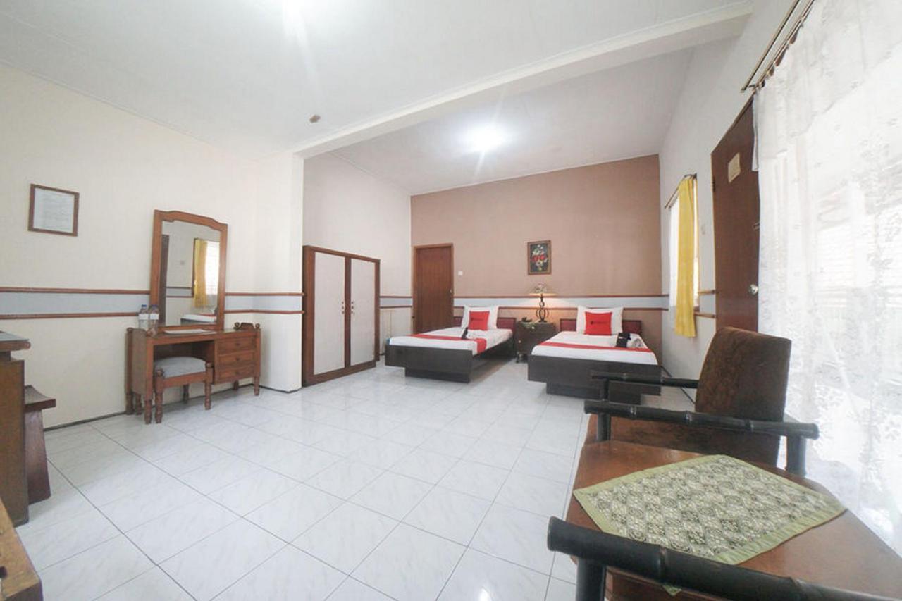 Reddoorz Near Balai Kota Malang Hotel Kültér fotó