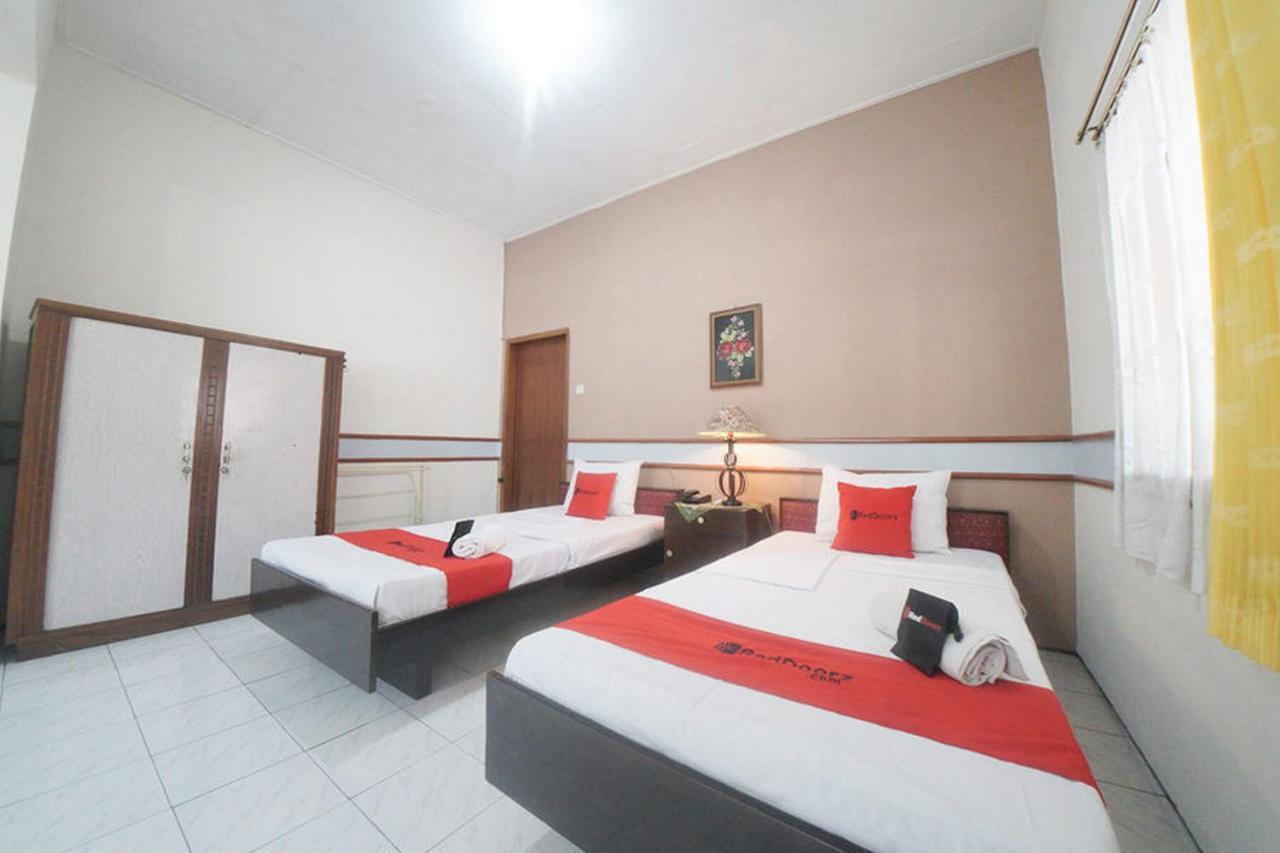 Reddoorz Near Balai Kota Malang Hotel Kültér fotó