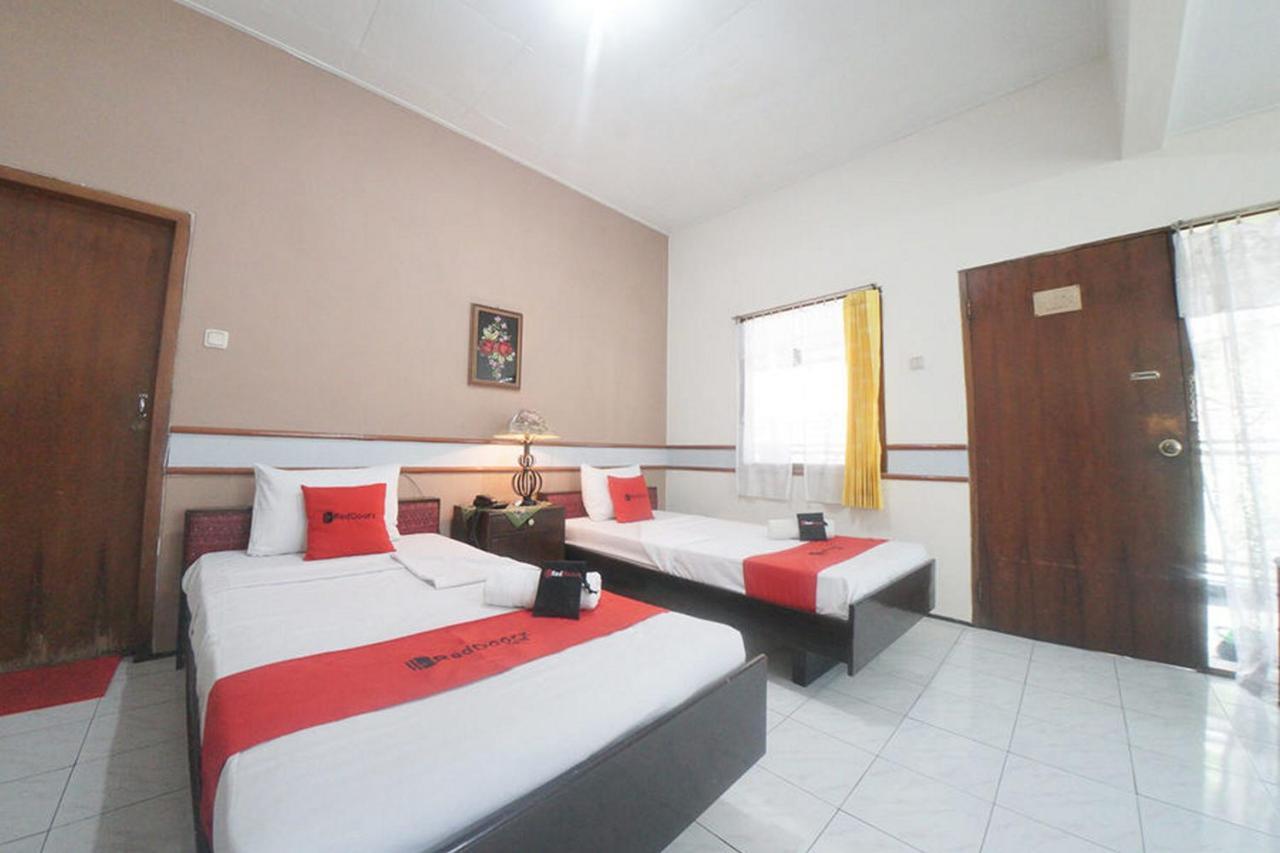 Reddoorz Near Balai Kota Malang Hotel Kültér fotó