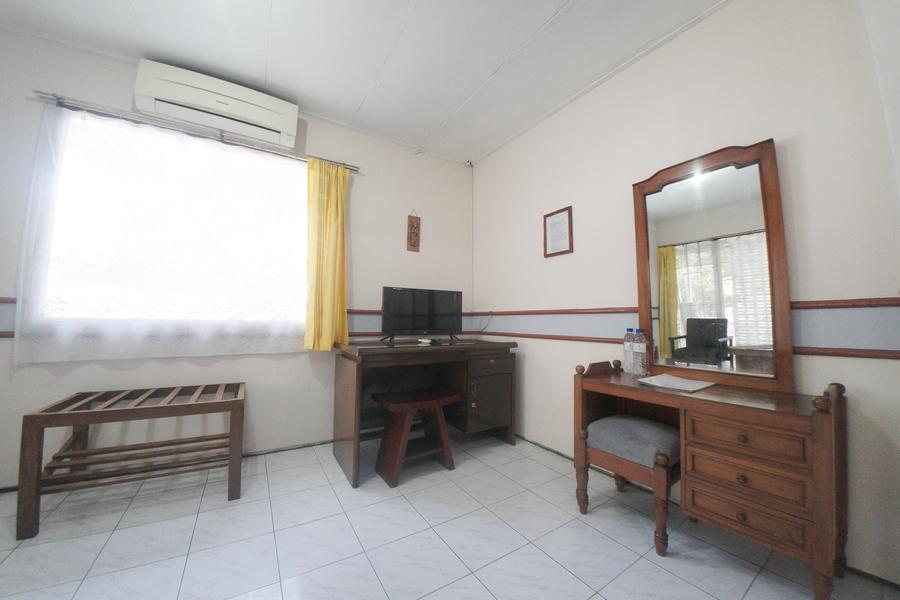 Reddoorz Near Balai Kota Malang Hotel Kültér fotó