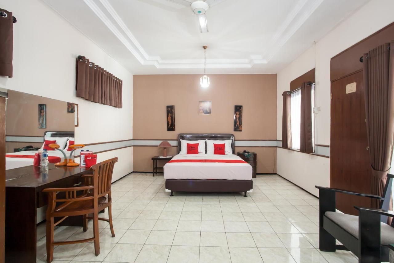 Reddoorz Near Balai Kota Malang Hotel Kültér fotó