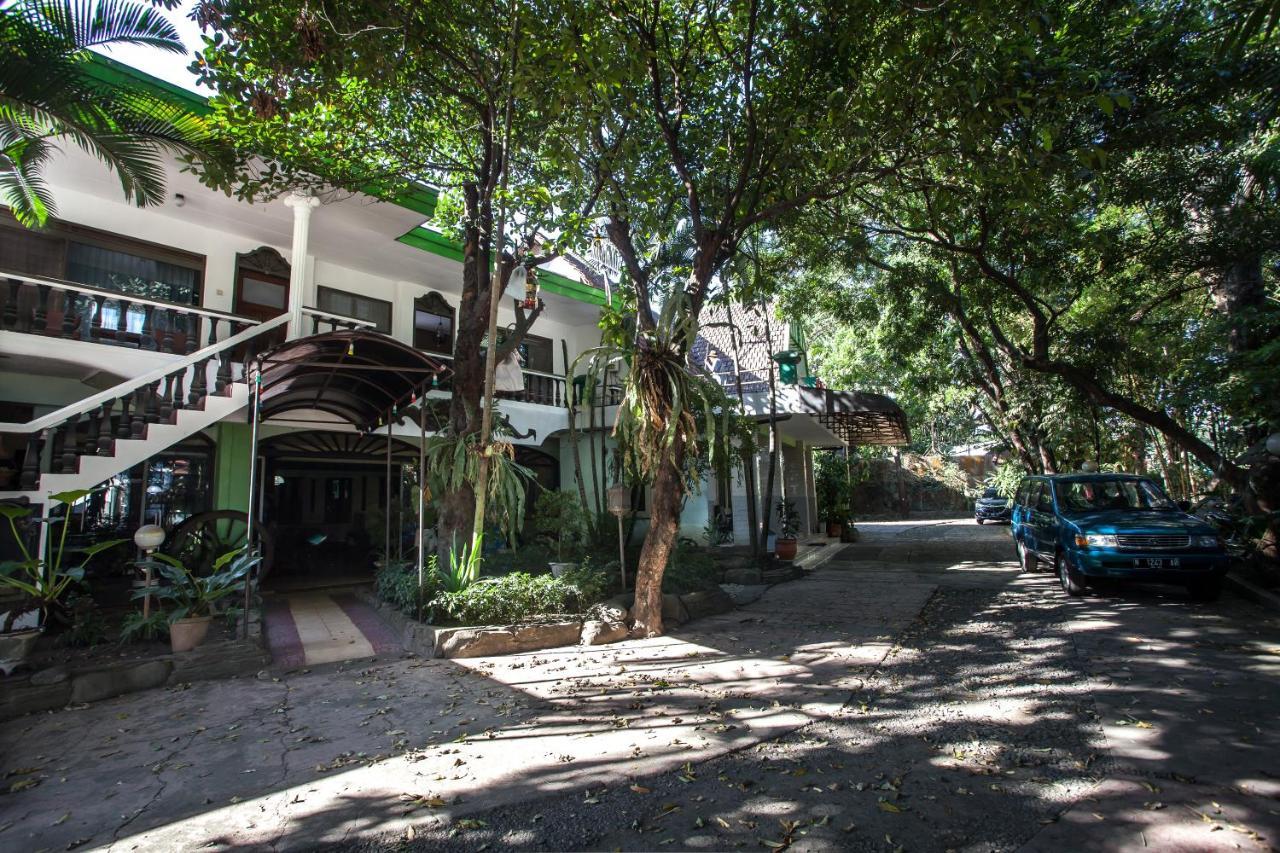Reddoorz Near Balai Kota Malang Hotel Kültér fotó