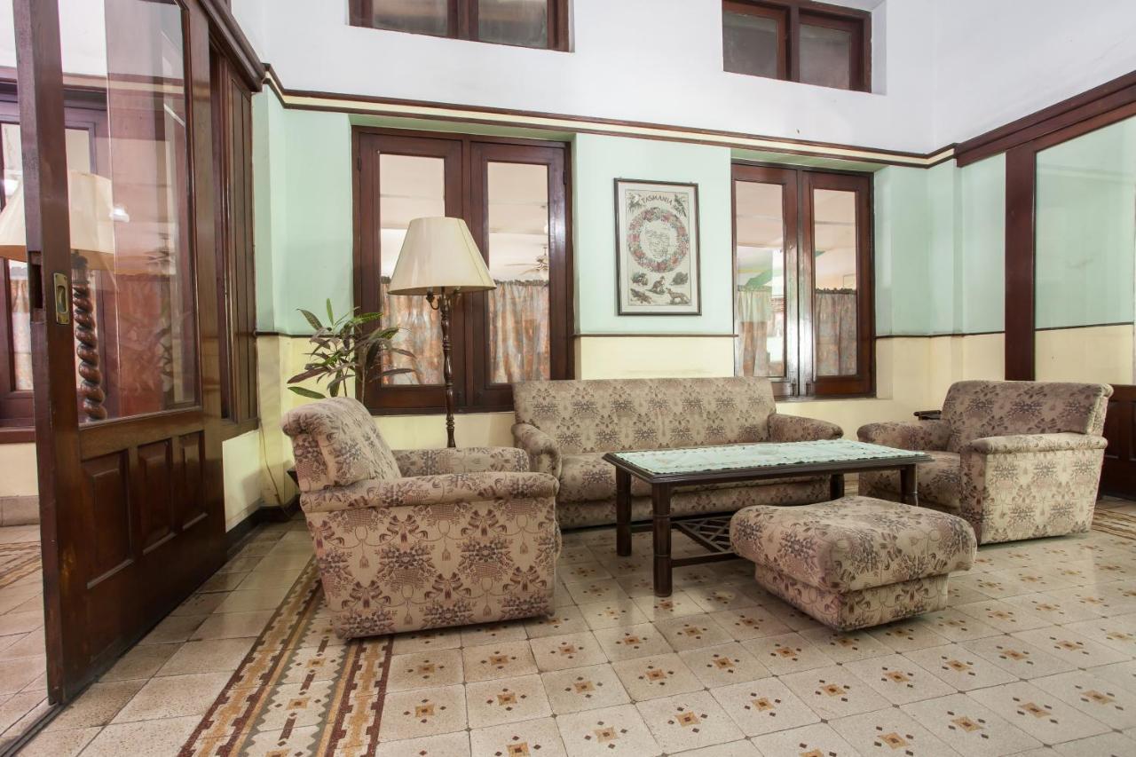 Reddoorz Near Balai Kota Malang Hotel Kültér fotó