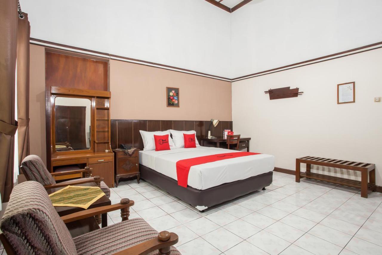 Reddoorz Near Balai Kota Malang Hotel Kültér fotó